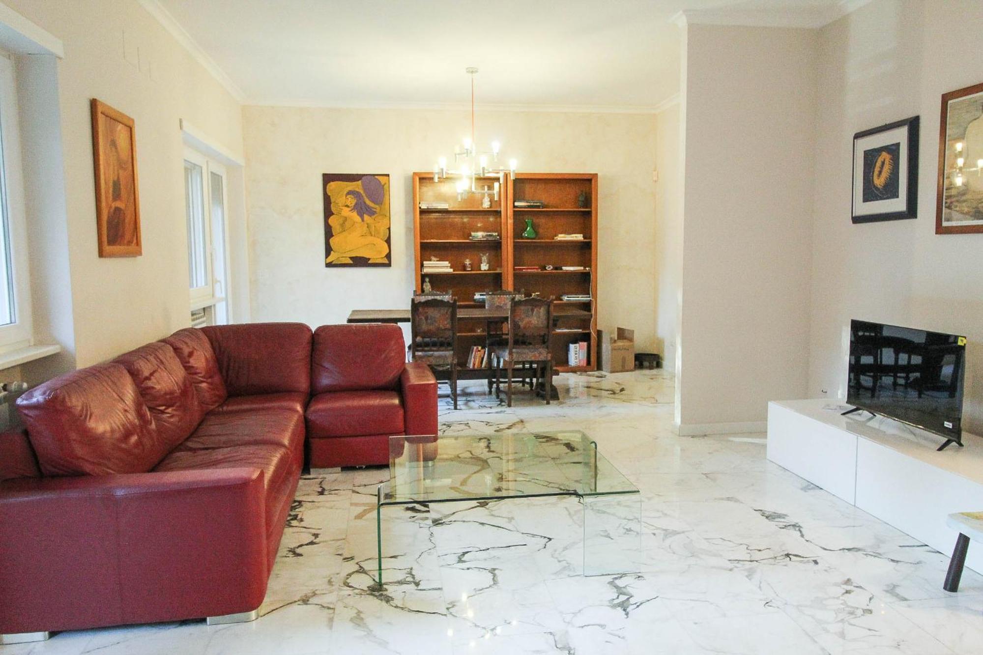 7re Eur Apartment
